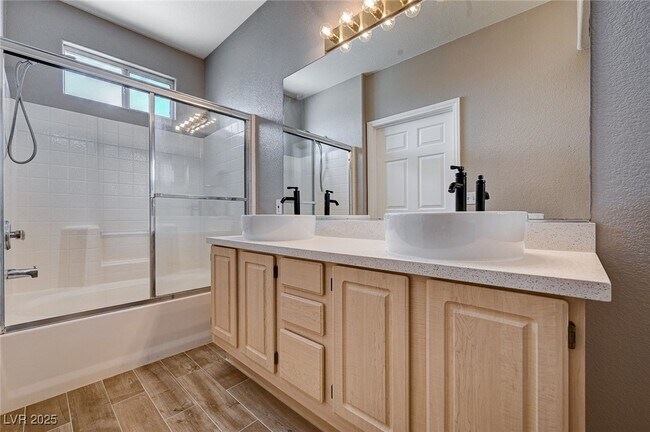 Building Photo - 855 N Stephanie St