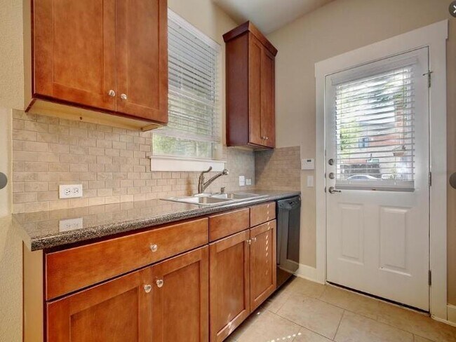 Building Photo - 1601 Miriam Ave