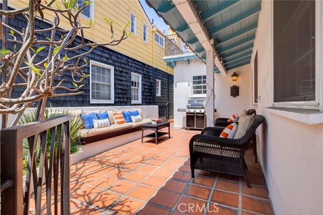 Building Photo - 333 3rd St