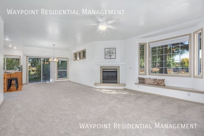 Building Photo - 9640 W Sleepy Hollow Ln