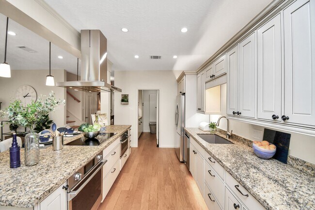 Building Photo - 9632 Bayou Brook St