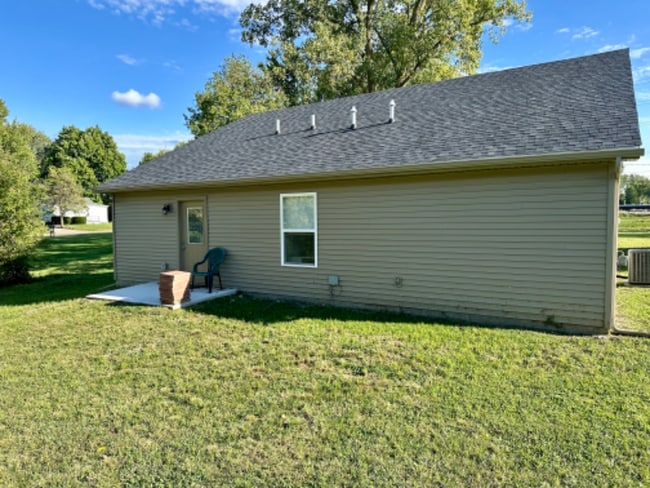 Building Photo - 818 Burr St