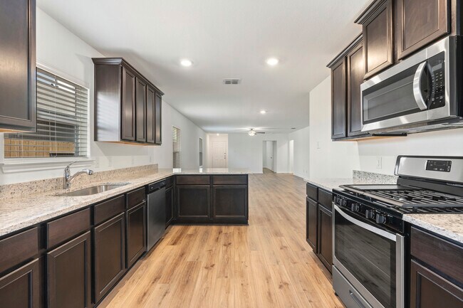 Building Photo - 15223 Telfaire Mdws