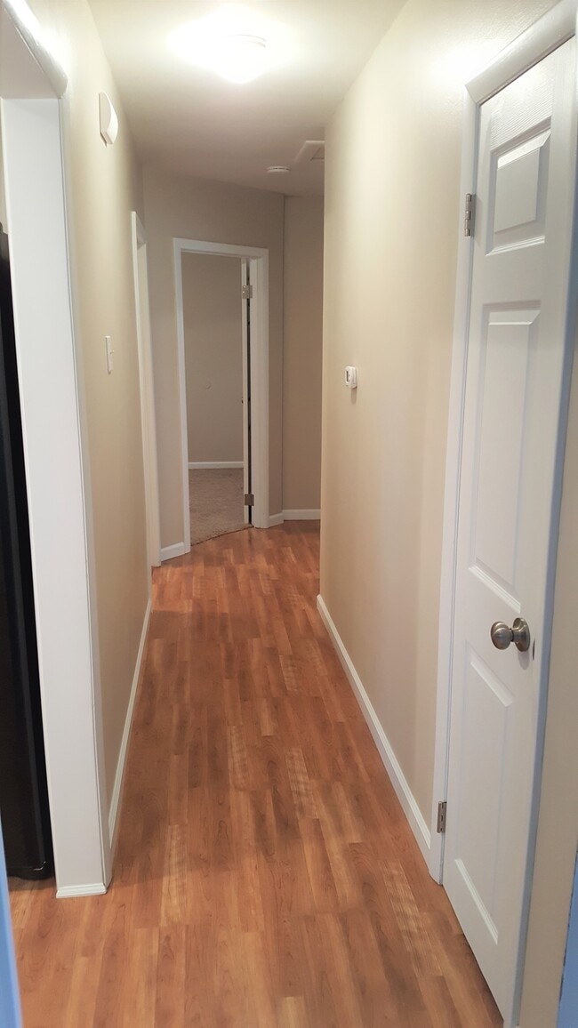 Building Photo - 784 Rojean Dr