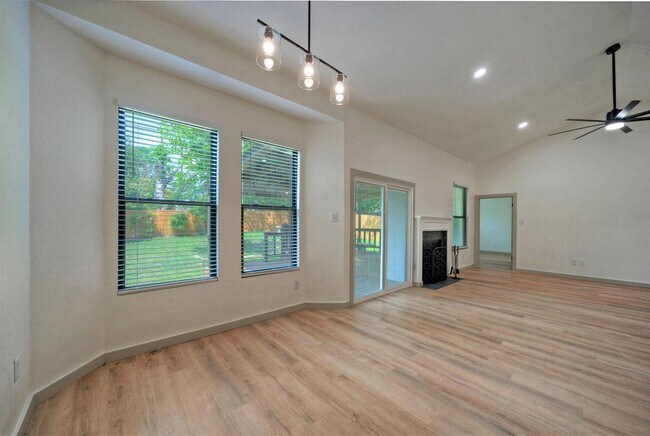 Building Photo - 2214 Big Hollow Dr