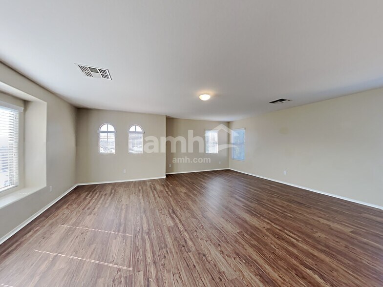 Building Photo - 1517 S 115th Dr