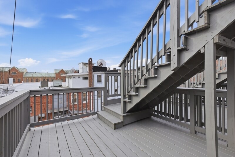 Building Photo - 2212 Cambridge St