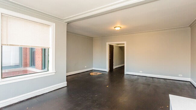 Building Photo - 6915 S Paxton Ave