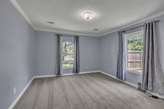 Building Photo - 401 Magnolia St