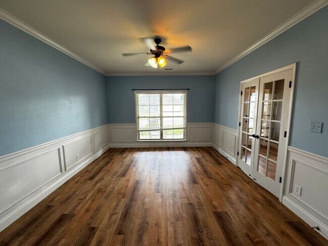 Building Photo - Near Redstone Arsenal Gate 1 with fence, storm shelter and AMAZING spa shower in primary suite