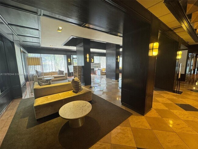 Building Photo - 600 NE 36th St