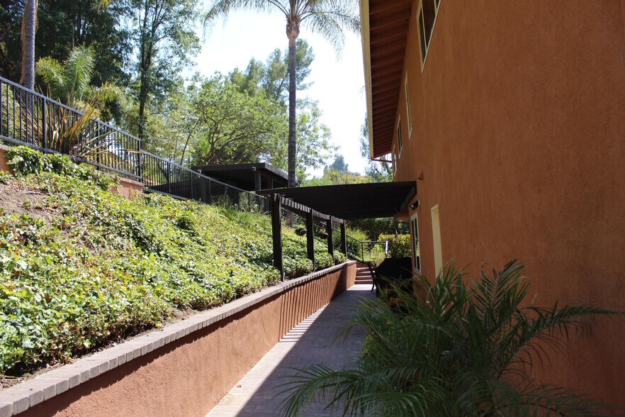 Building Photo - 4400 Portico Pl