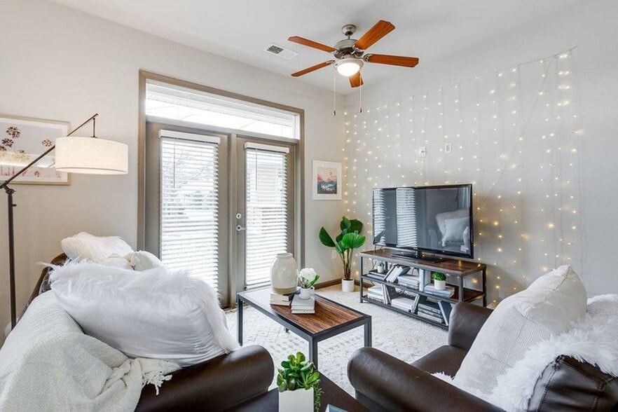 Building Photo - The James