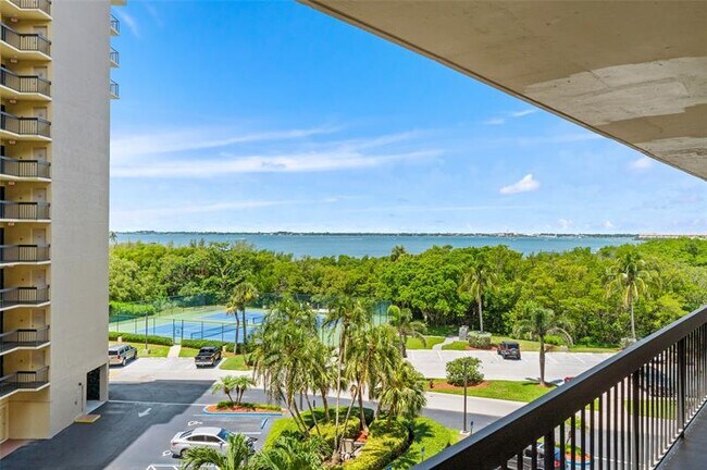 Building Photo - 801 S Ocean Dr