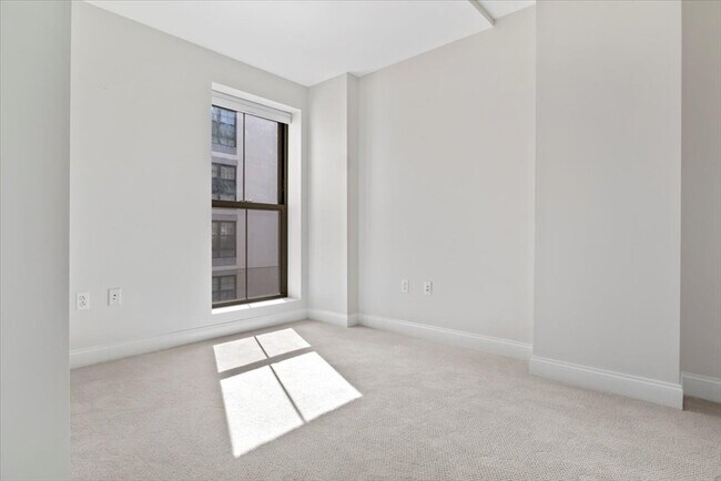 Building Photo - 24 Second St