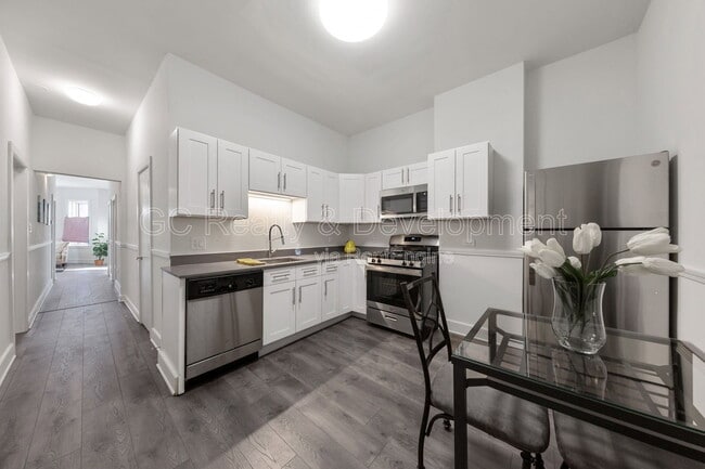 Building Photo - 6401 S Eberhart Ave