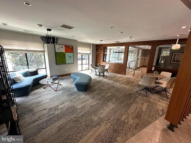 Building Photo - 145 Riverhaven Dr