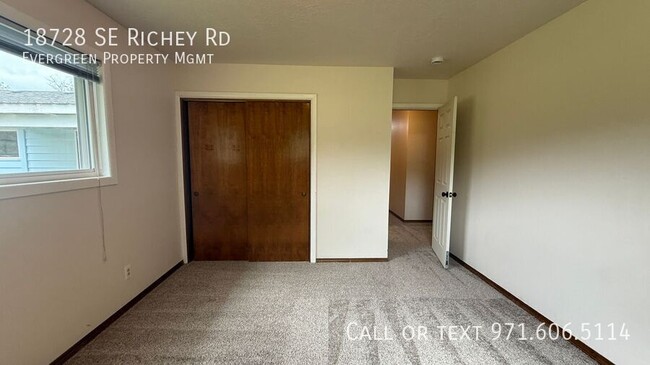 Building Photo - 18728 SE Richey Rd