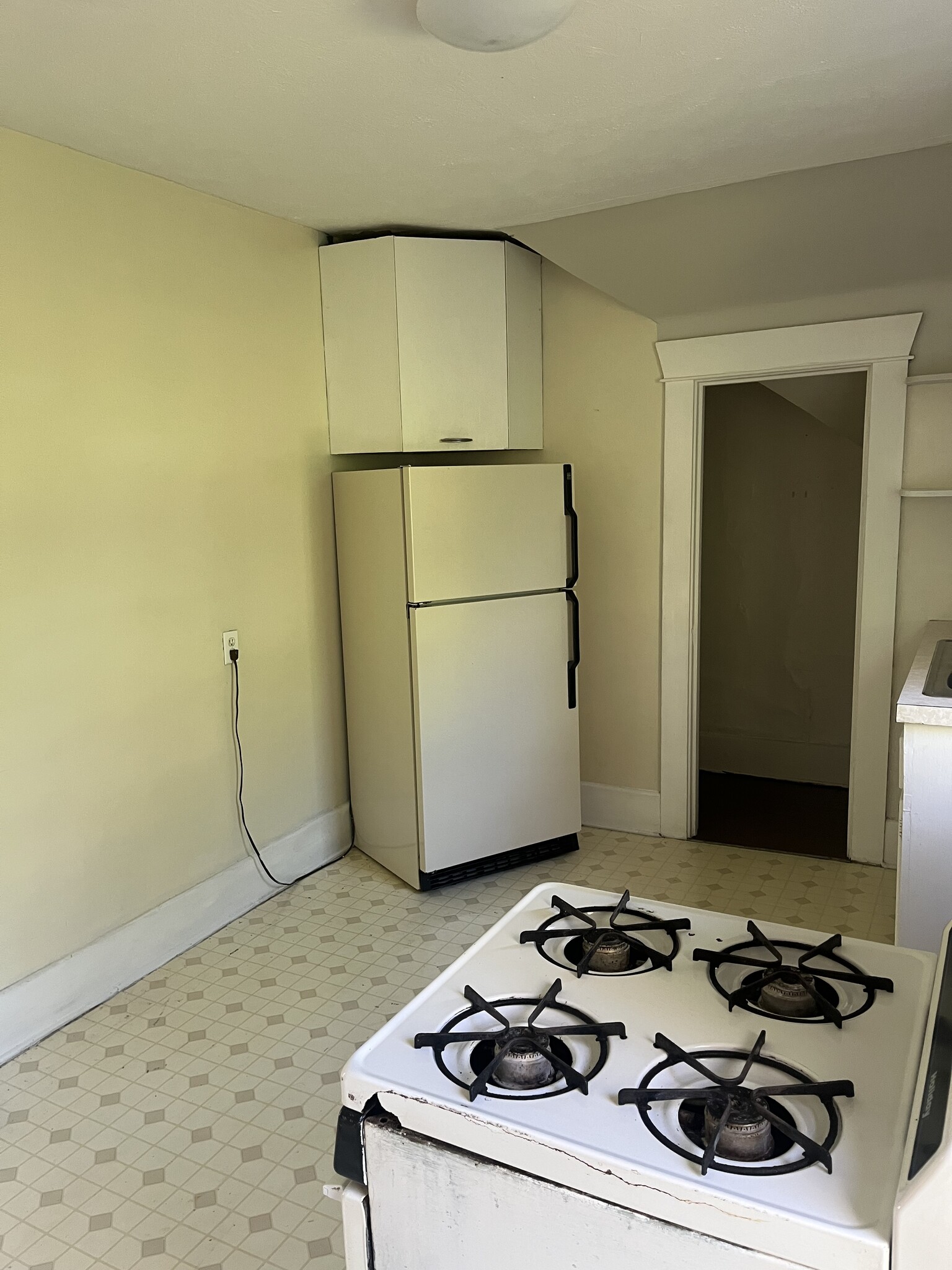 Kitchen - 2228 7th St SW