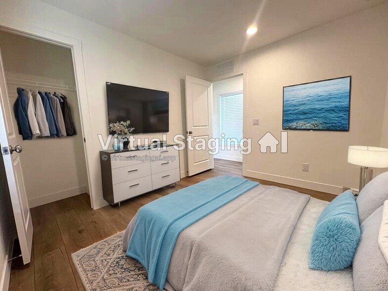 Building Photo - 2060 N Center St