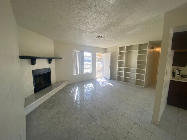 Building Photo - Lake Los Angeles 3 bedroom