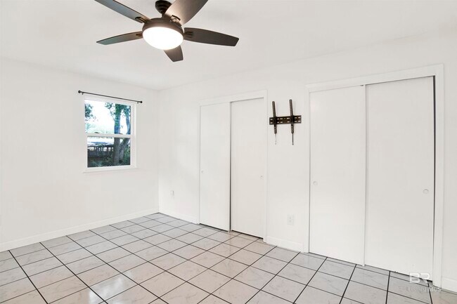 Building Photo - 208 E 22nd Ave