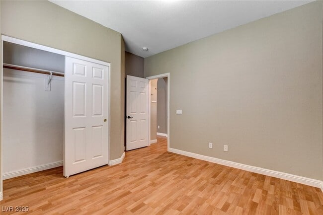 Building Photo - 1005 Roaring River Ave