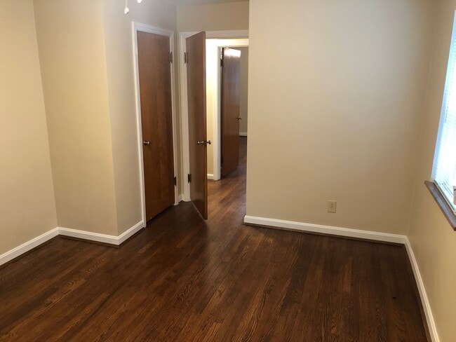 Building Photo - 5562 Beechmont Ave