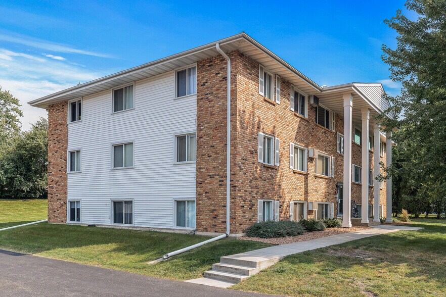 Building Photo - 2720 Rosalyn Ct
