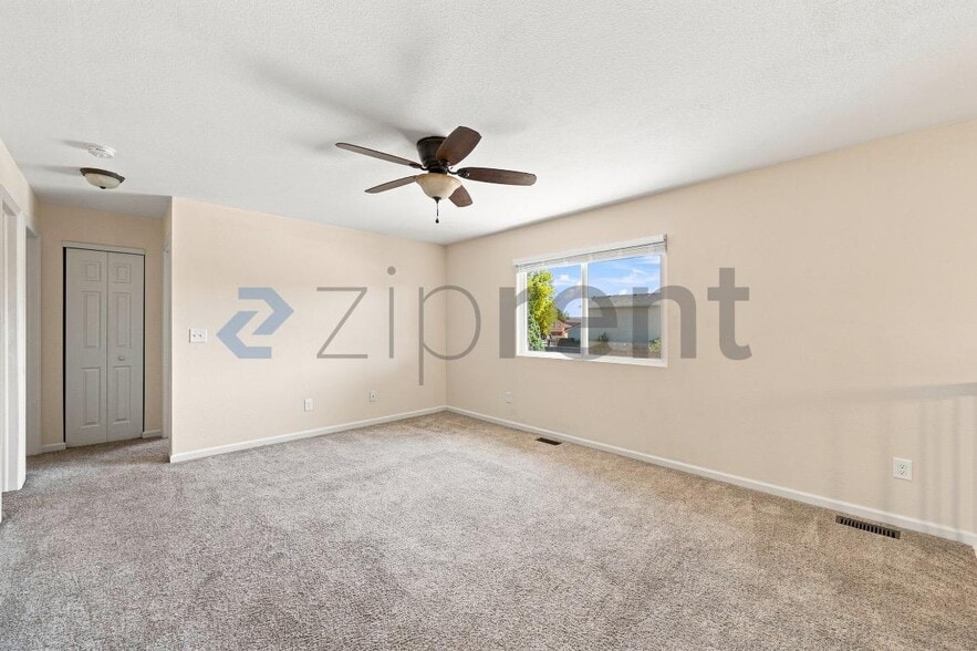 Building Photo - Unit
