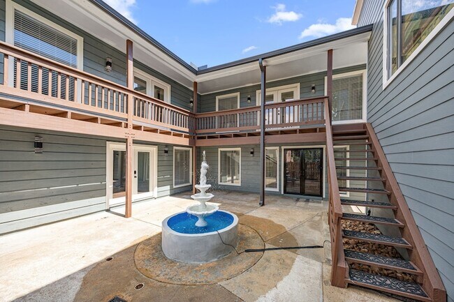 Building Photo - 2926 Meadowcreek Dr