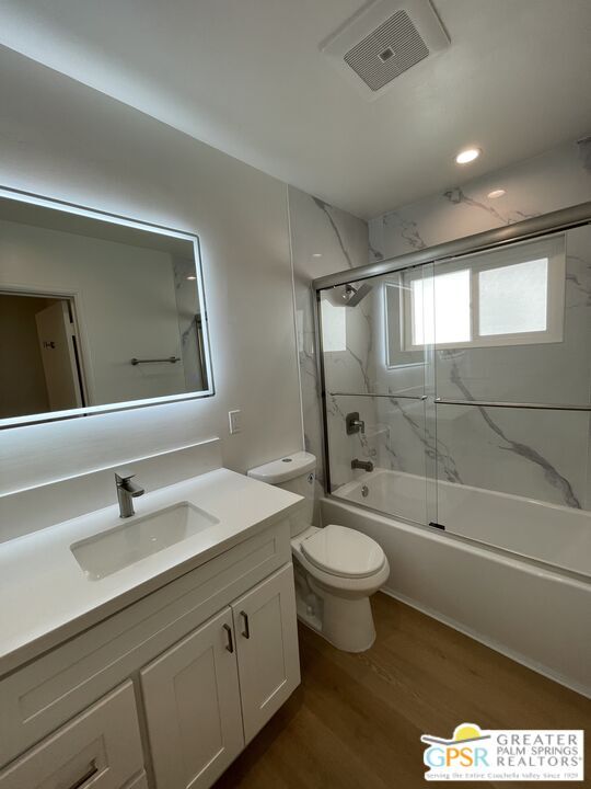 Building Photo - 1057 1/2 S Genesee Ave