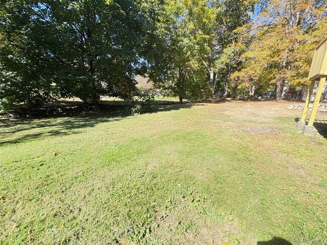 Building Photo - 27 Floral Dr