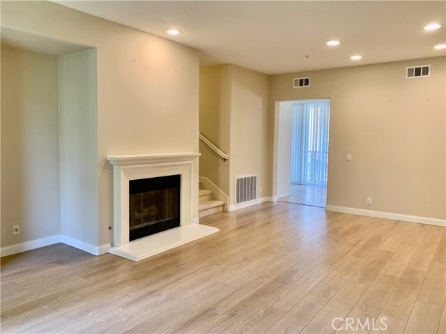 Building Photo - 131 Stepping Stone