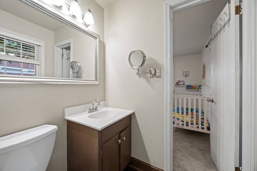 Building Photo - 5728 Nylon Dr