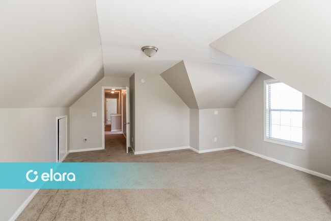 Building Photo - 8007 Harmony Lakes Dr