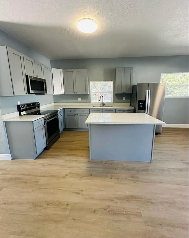 Building Photo - 2139 W St John St