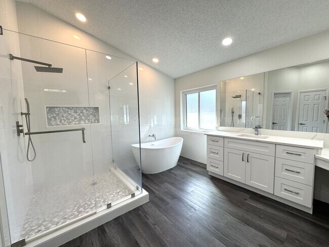 Building Photo - 9943 Bay Vista Estates Blvd