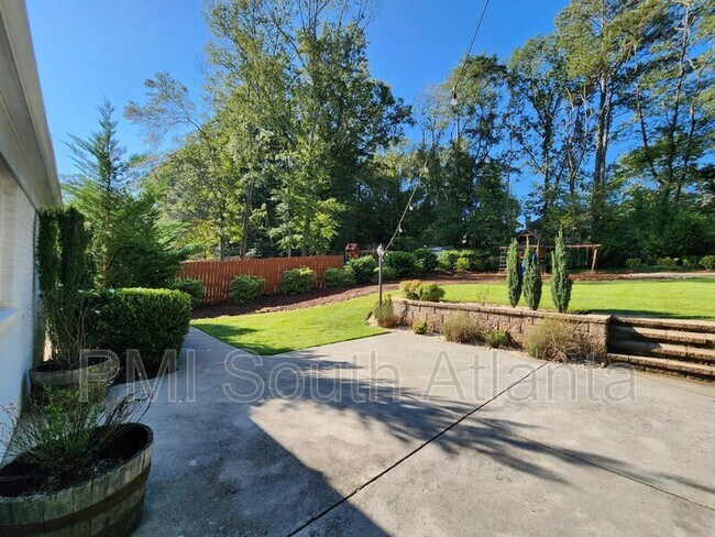 Building Photo - 40 Pheasant Dr SE