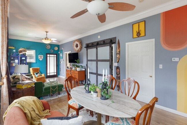 Building Photo - Stylishly Updated 3/2 w/ Large Deck in Grant Park!