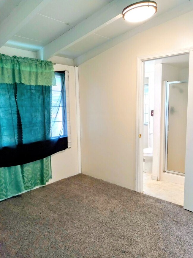 Building Photo - Refurbished 3bd Single Story House With Carport & Large Yards