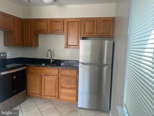 Building Photo - 2330 Glendale Terrace