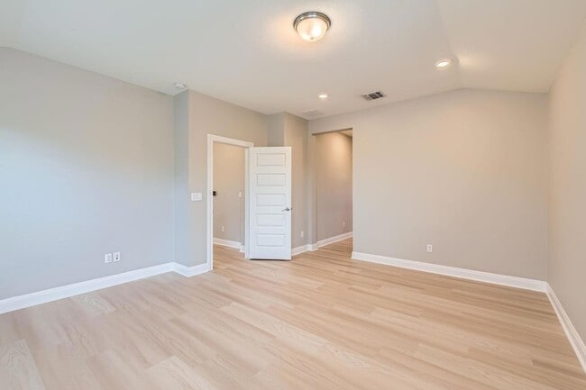 Building Photo - 1609 Arial Dr