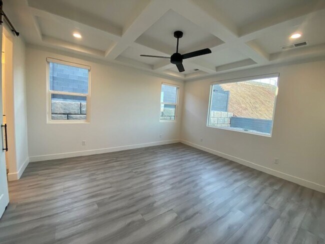 Building Photo - SPACIOUS HOME FOR RENT!