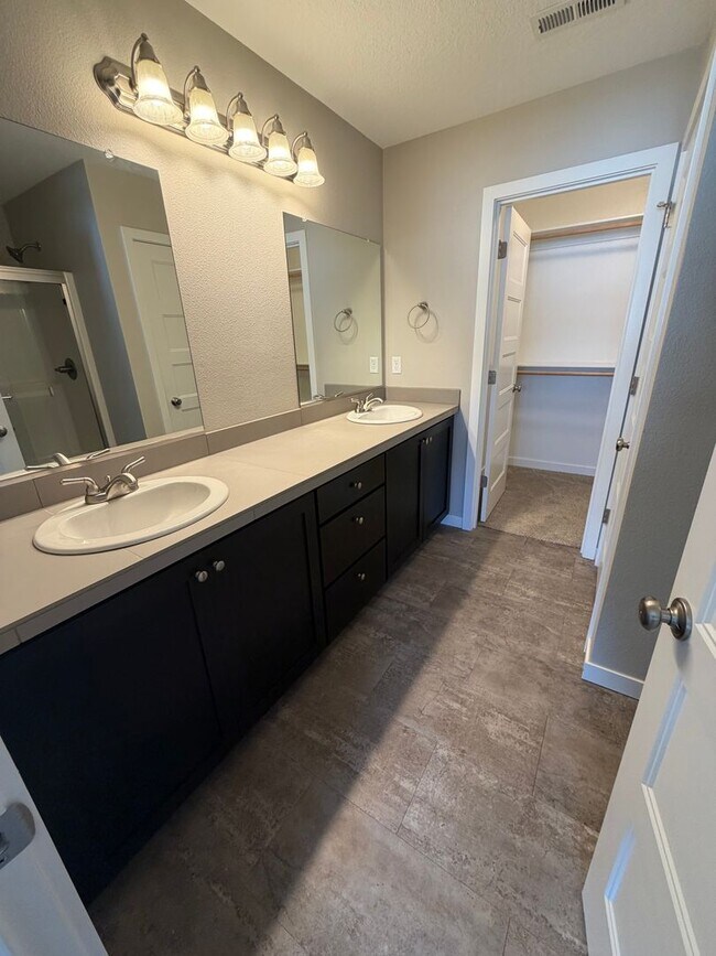 Building Photo - Newer Home in the Newberg Riverfront Development