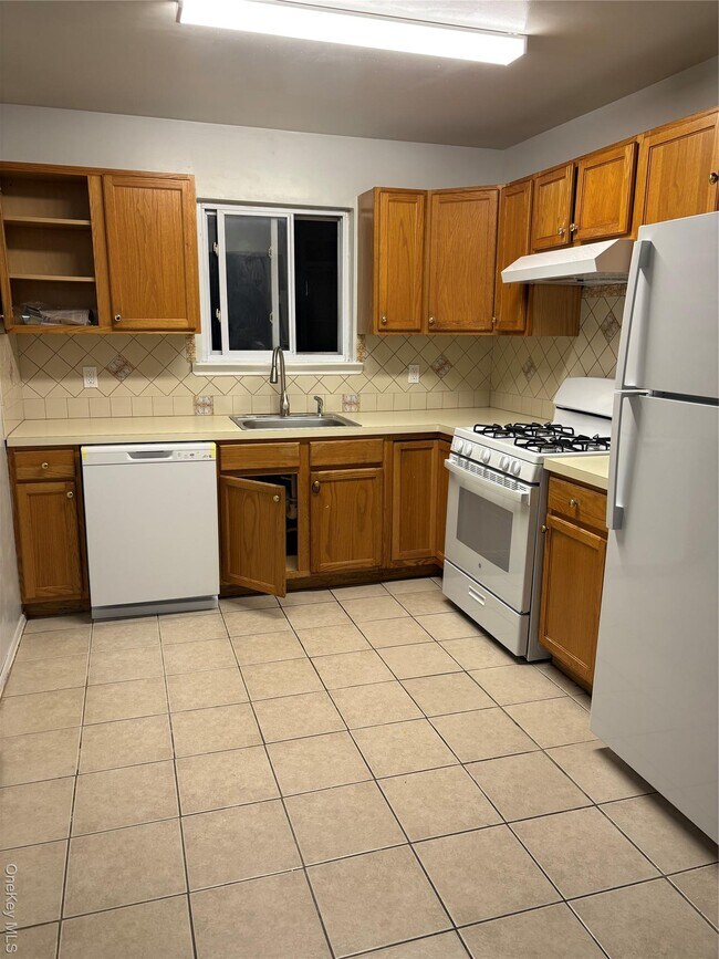 Building Photo - 10-55 Beach 22nd St