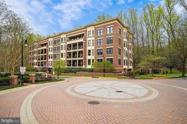 Building Photo - 10401 Strathmore Park Ct