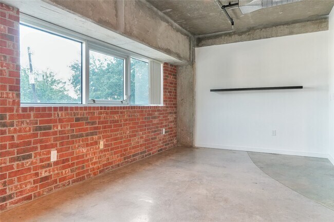 Building Photo - 2000 Bagby St