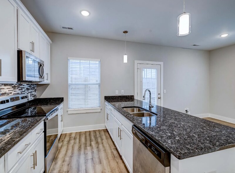 Building Photo - 2129 Bayport Ave