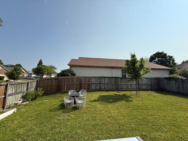 Building Photo - Experience Bright Living in This Stunning ...